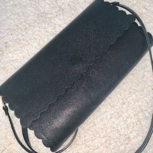Black clutch!! Can be worn as cross body !!